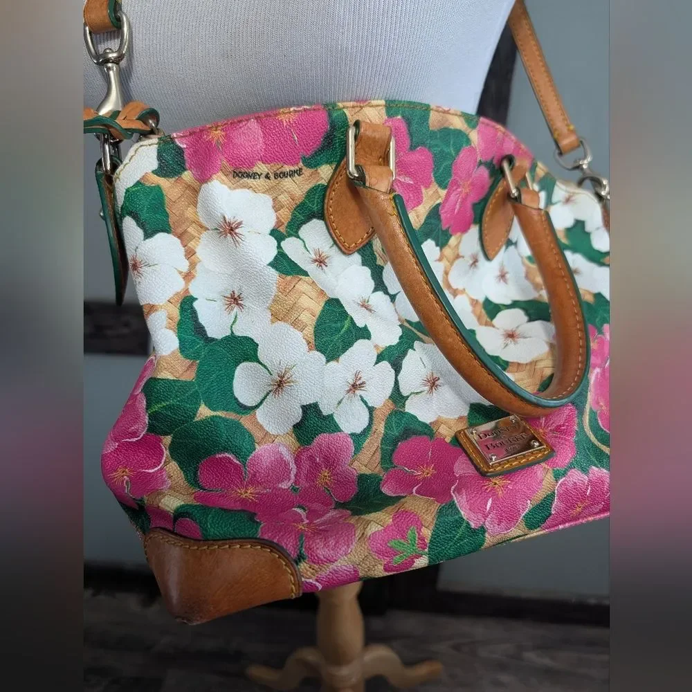 Dooney & Bourke exterior excellent